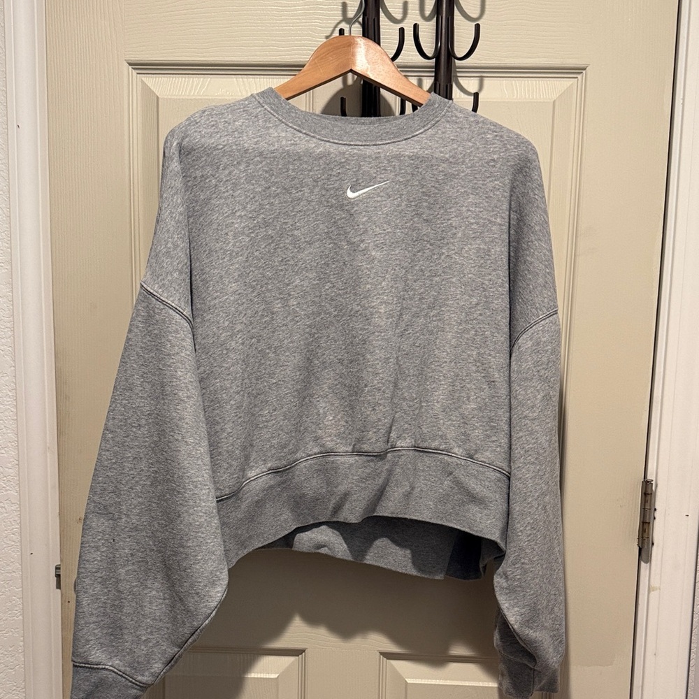 Nike Women's Heather Gray Cropped Sweatshirt
